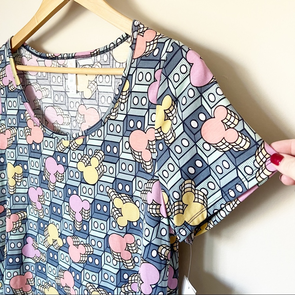 LulaRoe Disney 3D Geometric Block Mickey Mouse Classic T-shirt Green Blue M NWT - Picture 5 of 8